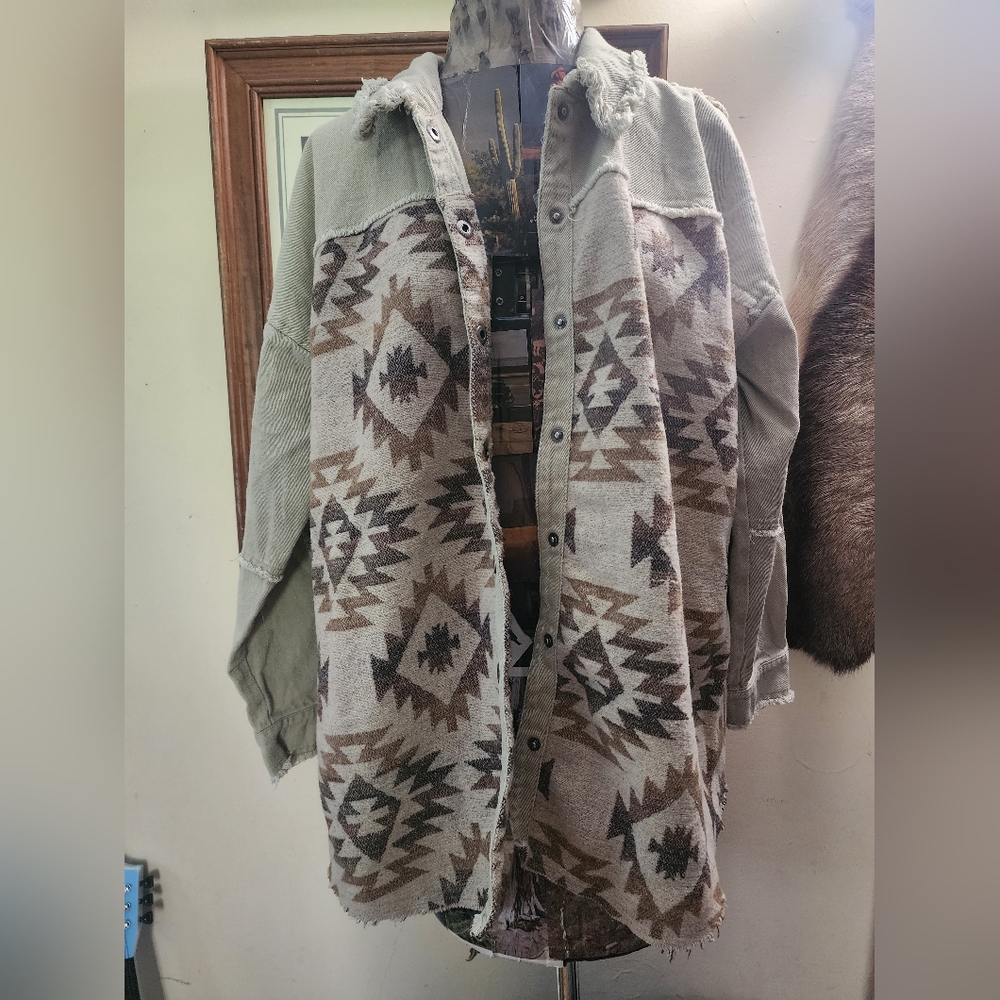 Mi Women's Beige Brown Aztec Pattern Shacket